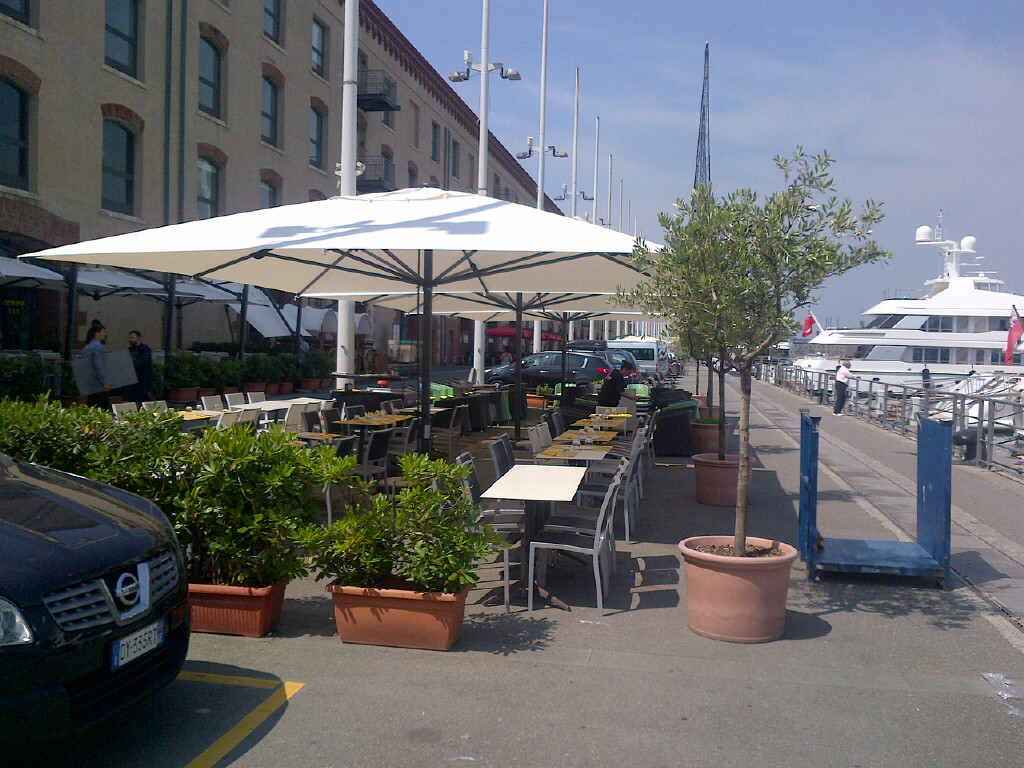 Parasol restaurant haut de gamme Capri Dark ou Starwhite SCOLARO